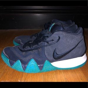 Men’s Nike Kyrie 4 - Size US 7Y - Color Navy/Multi